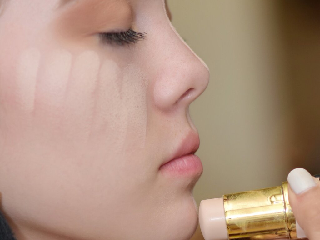 The Ultimate Guide to Achieving Flawless Foundation Application 